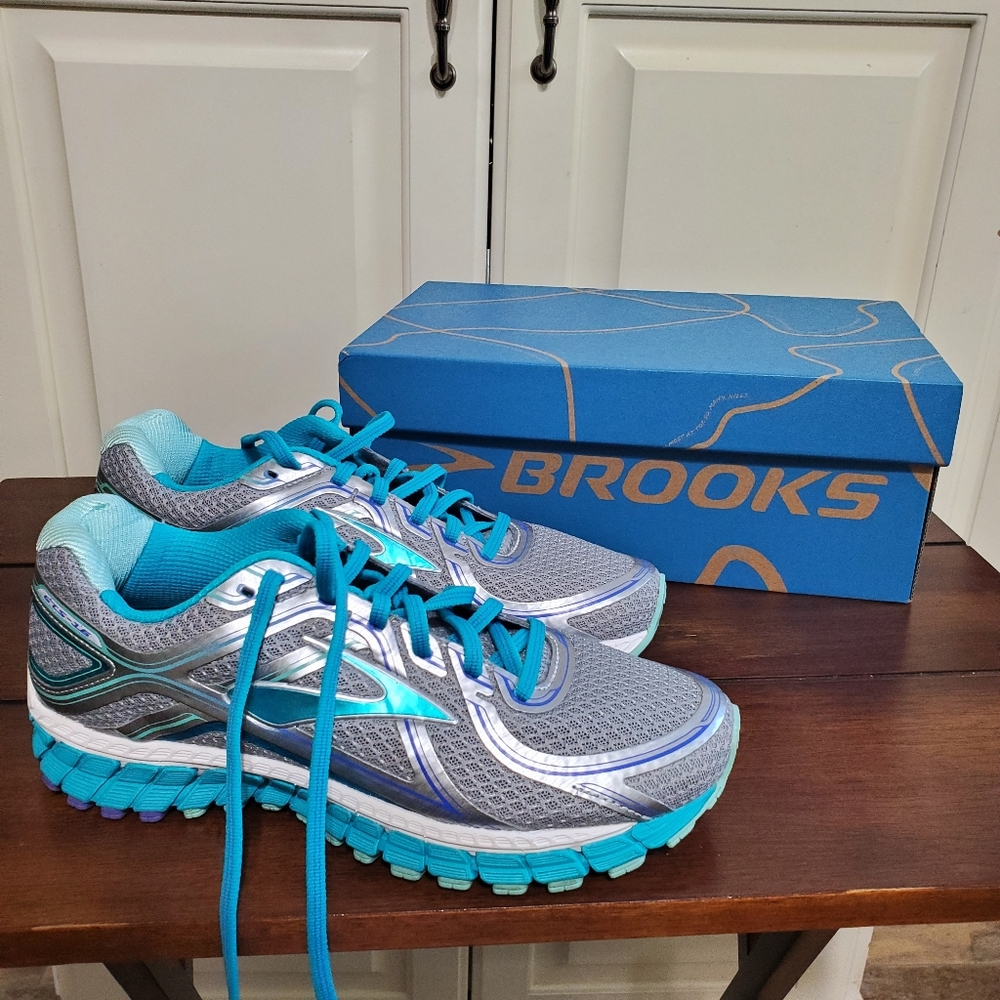 BROOKS WOMEN'S ADRENALINE GTS 16 SIZE 9 B MEDIUM